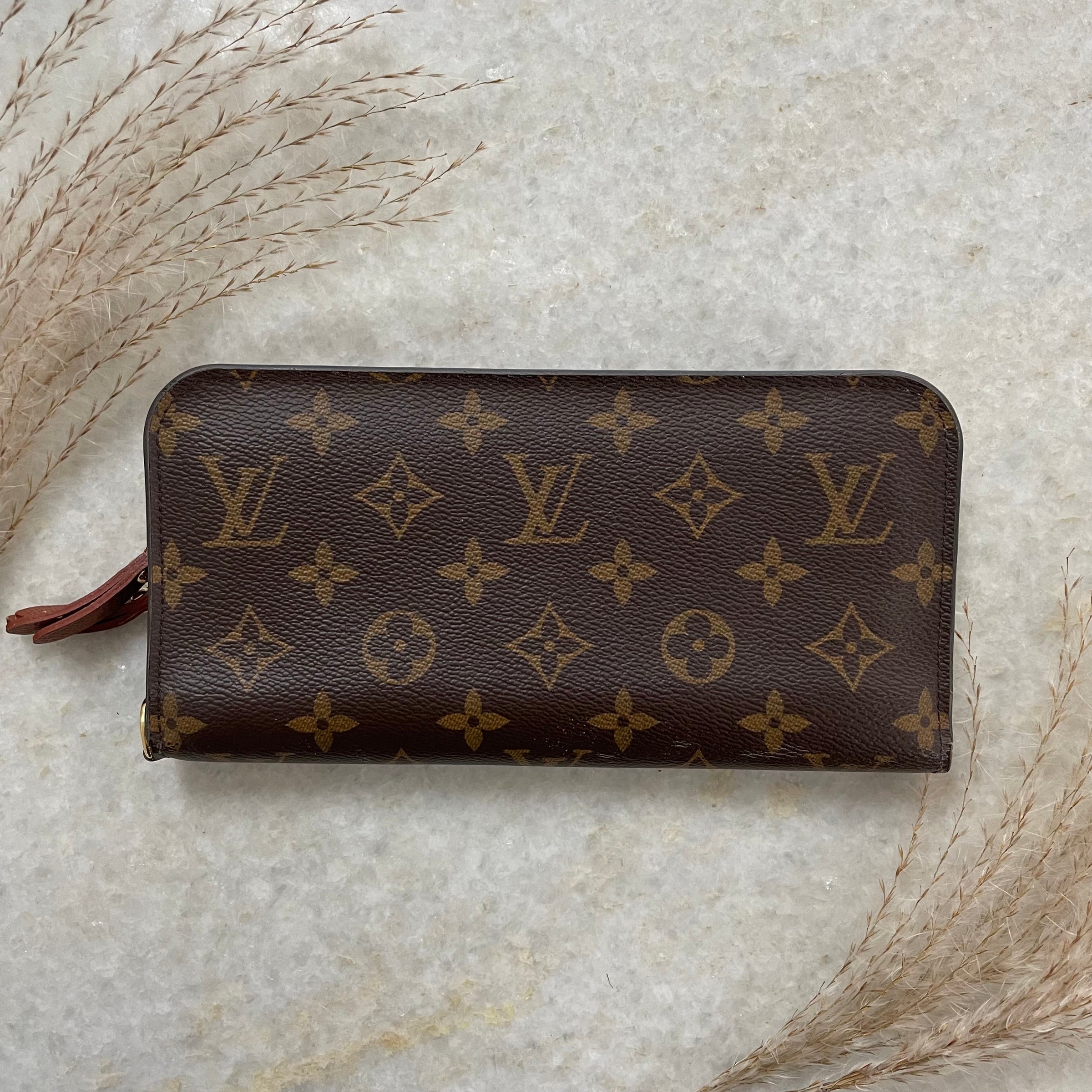 Detox Designer Resale Boutique - Louis Vuitton Magnetic Messenger 💋 $1,099